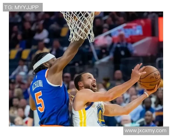 勇士与尼克斯激战正酣赛场精彩瞬间回顾与分析